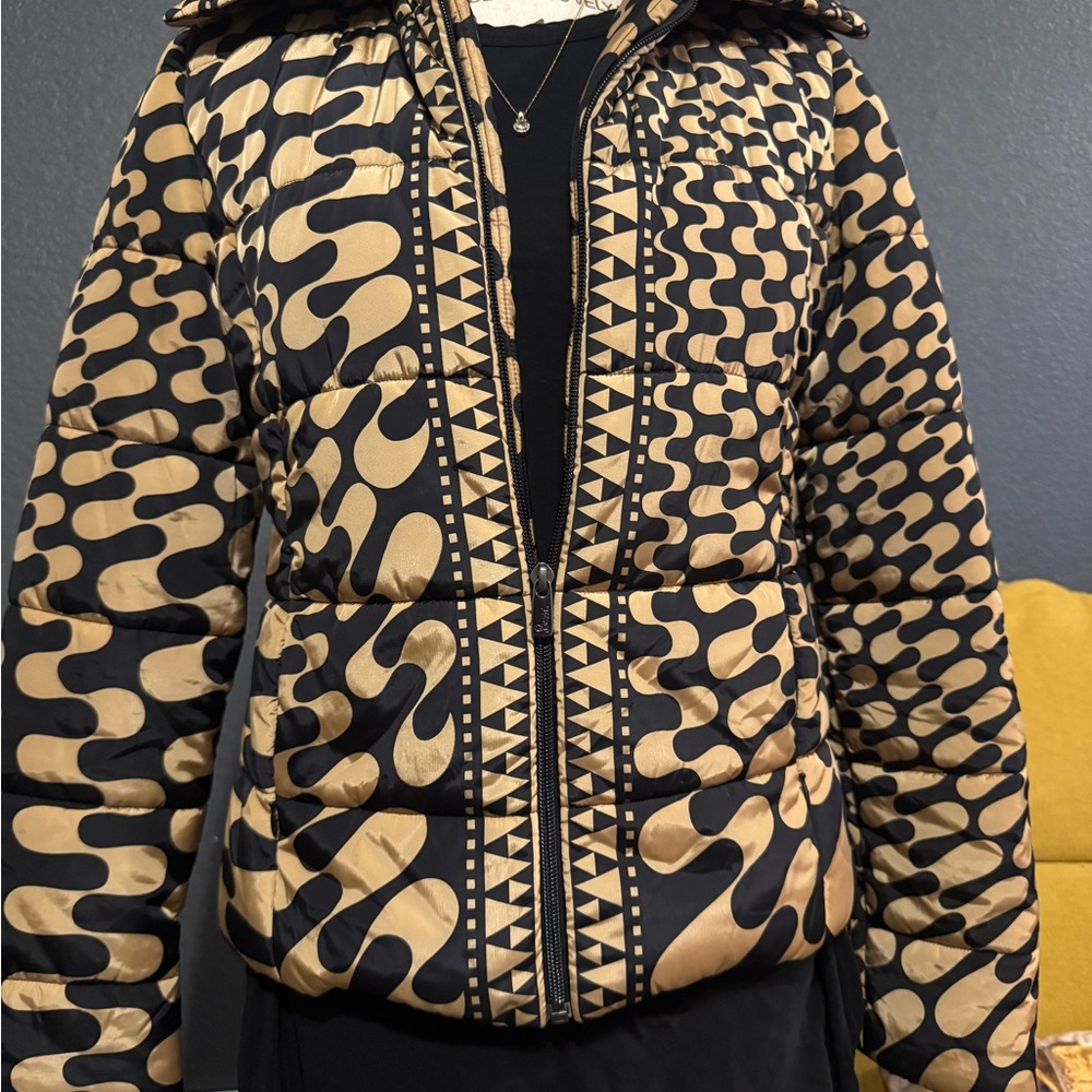 Debra C Beverly Hills Italian Designer Jacket Size 6 Gold & Black Geometric Prnt - Picture 5 of 13